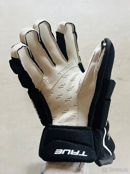 Predám hokejové rukavice True Catalyst 9X3 JR/SR nové - 6