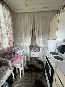 NA PREDAJ: Romantická chatka priamo pri vode na priehrade - 6