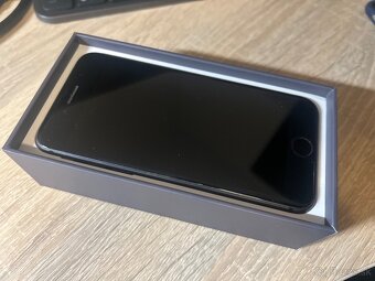 iPhone 8 64GB Black - 6