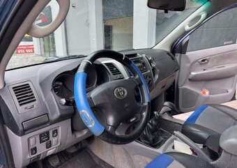 Toyota Hilux 2.5 D-4D nafta manuál 88 kw - 6