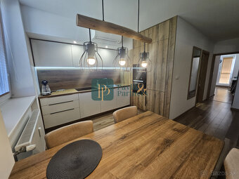 Prenájom krásny 2 izb.byt, balkón,centrum mesta,park. miesto - 6