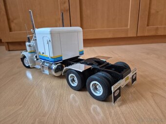 Prodám model 1:24 Peterbilt 359 s návěsem - 6