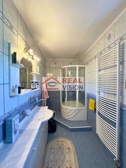 Kúsok Versailles pod Tatrami-kráľovská vila v Poprade - 6