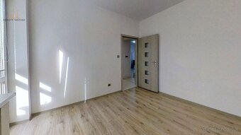 Na prenájom 4-izbový byt s 2 balkónmi, v blízkom centre Preš - 6