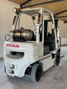 Plynový vysokozdvižný vozík NISSAN 2,5 T. 3500 mth - 6