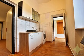 Na predaj 2-izbový byt so samostatným dvorom. - 6