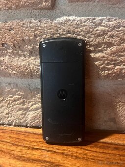 Motorola MOTOFONE F3 monochromaticky displej - 6
