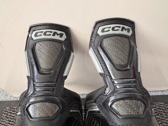 BRUSLE CCM AS-V TACKS   vel. 42/7,5 wide - 6