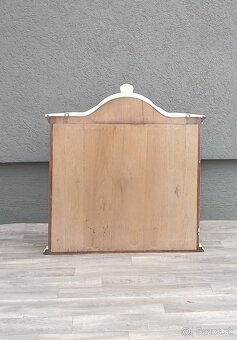 Vitrína biela nástenná. - 6