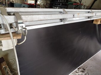 Predám elektrické projekčné plátno 4,00m x 3,00m - 6