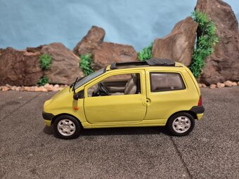 Prodám model 1:18 renault twingo - 6