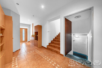 BOSEN |6 izbový RD s veľkou záhradou, s pivnicou a garážou v - 6