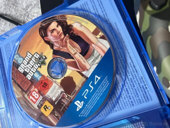 🎮 PlayStation 4 + 2 ovládače + GTA V – veľmi dobrý stav - 6