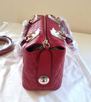 Nová GUESS kabelka v elegantnej červenej farbe - 6