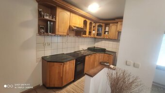 Priestranný rodinný dom v obci medzi Piešťanmi a Hlohovcom - 6