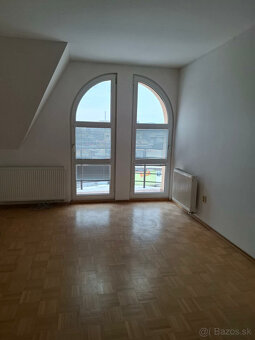 Prenájom 4 izbový byt Zlaté Moravce - 6