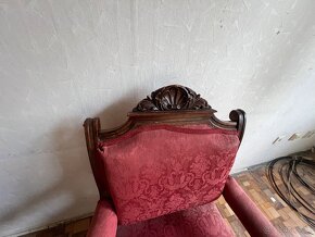 Predám - dve starožitné zámocké kreslá na foto. - 6