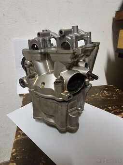 Predám hlavu aj valec na yamaha yzf 250 (poškodené) - 6