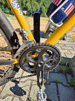 recyklovaný žltý bicykel - 6