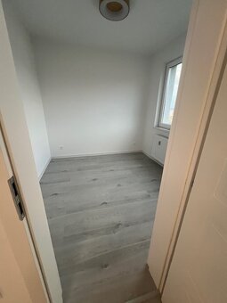 Novo zrekonštr. 2 izb. byt s loggiou, P.Horova - 6