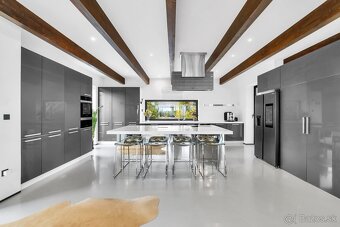 Nadštandardný 4-izbový rodinný dom s bazénom, výhľadom a súk - 6