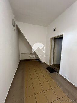 Do NÁJMU ponúkame dom s veľkým skladom na podnikateľské účel - 6