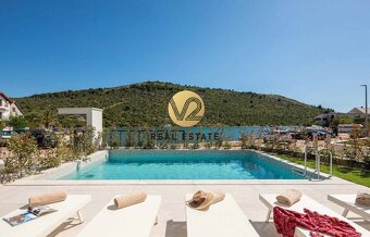 FOR SALE NA PREDAJ exkluzívna vila pri mori, priamo na plá - 6