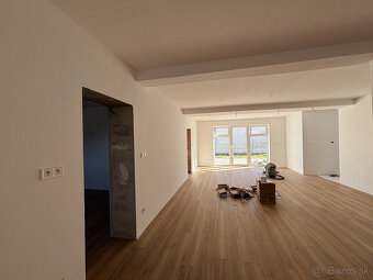 Posledný voľný samostatný byt s pozemkom a terasou, bezpečuj - 6