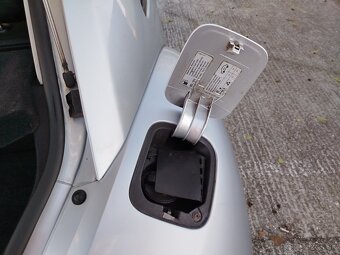 volkswagen new beetle - 6