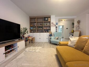 EXKLUZÍVNE NA PREDAJ NOVOSTAVBU RD S BAZÉNOM V CENTRE - 6