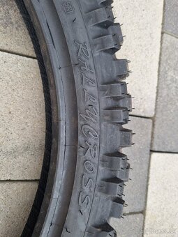 Predám pneu Pirelli 90/90 21 - 6