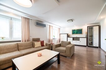 Výnimočný 4 izbový byt Staré Mesto Prievidza 120 m2 - 6