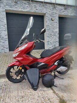 PREDAM  KRASNU HONDU PCX 125 + VYBAVA - 6