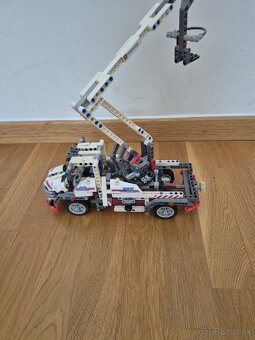 Lego technic Bucket Truck 8071 - 6