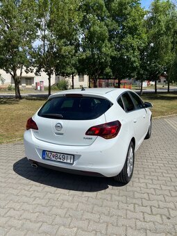 Opel Astra J 1.6 Turbo benzín - 6