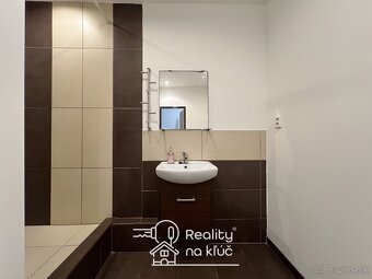 Na predaj 3-izbový byt na Nábrežnej ul. v Nových Zámkoch - 6