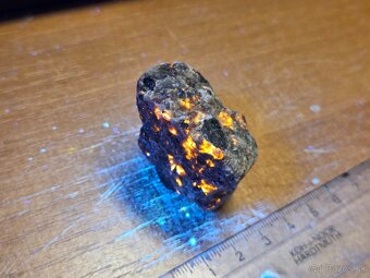 Minerál Sodalit - UV aktívny/fluorescenčný - 6