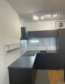 Prenájom 2‑izbového Hraničná s parkovaním (parkovanie) - 6