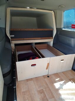 Predám karavan vw caravella - 6