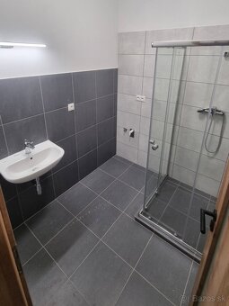 Priestranný 2-izbový byt na prenájom – BD Popper, centrum By - 6