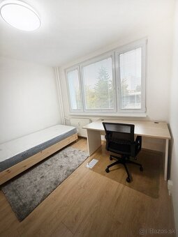 Ponúkame na prenájom priestranný 4-izbový byt na Hronskej ul - 6