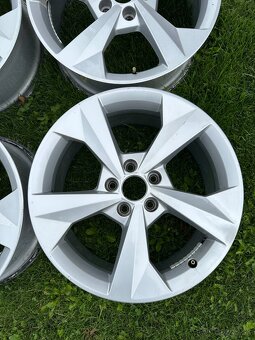 Predám Originál Audi sadu R18 - 6