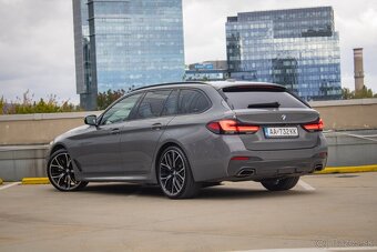 BMW Rad 5 Touring 530d mHEV xDrive A/T / ZÁRUKA / - 6