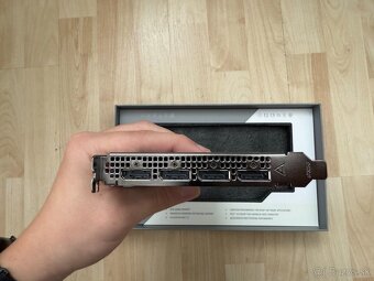 AMD Radeon PRO W7500 8 GB - 6