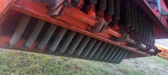 Samozberací voz Mengele na senáž . - 6