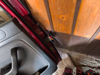 Predám ľavé zadné dvere golf plus - 6