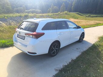 Toyota Auris Touring 1.6 l Valvematic Executive - 6