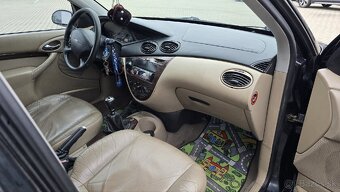 Ford Focus Ghia 2.0i - 6