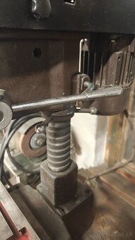 Predám stolovú vŕtačku Komunaras 2m112 - 6