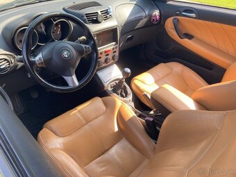 Alfa romeo GT - 6